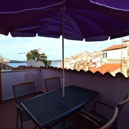 Flora - Family With Terrace In Centre Of