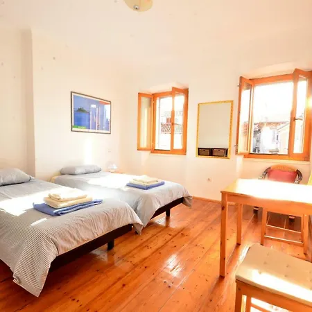 Flora - Family With Terrace In Centre Of Apartment Rovinj