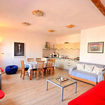 Flora - Family With Terrace In Centre Of * Rovinj