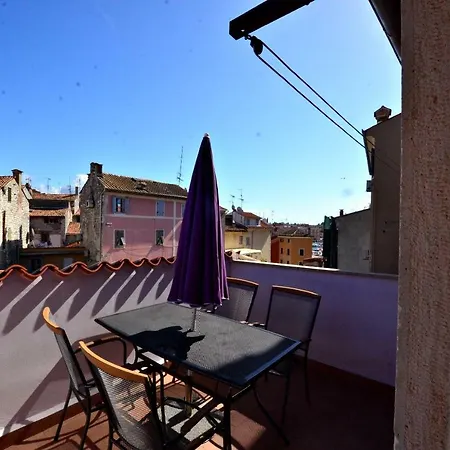 Flora - Family With Terrace In Centre Of