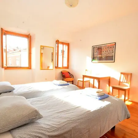 Flora - Family With Terrace In Centre Of Apartment