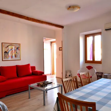 Apartment Flora - Family With Terrace In Centre Of Rovinj