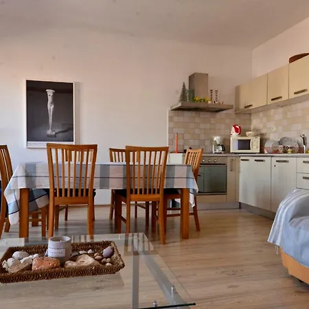 Flora - Family With Terrace In Centre Of * Rovinj